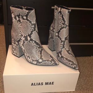 alias mae snakeskin boots